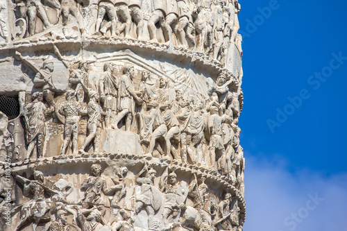 Canvastavla Detail of Marco Aurelio column in Rome, Italy