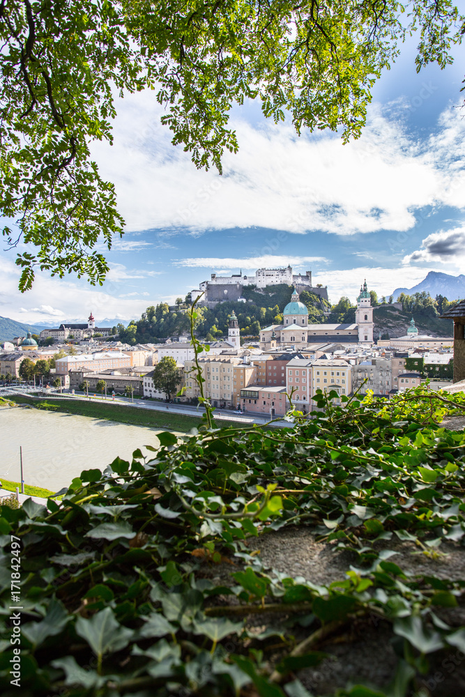 Fototapeta premium Festung Hohensalzburg, Salzburg, Ausblick vom Kapuzinerberg, 