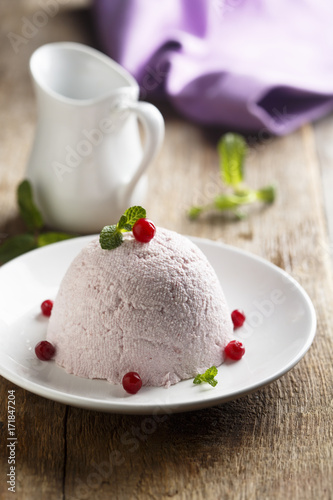 Cottage cheese dessert with fresh berries
