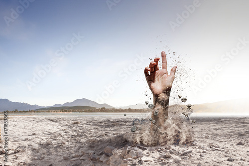 Obraz na plátne Buried alive but not broken