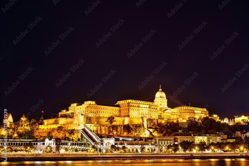 Burgpalast in Budapest bei Nacht