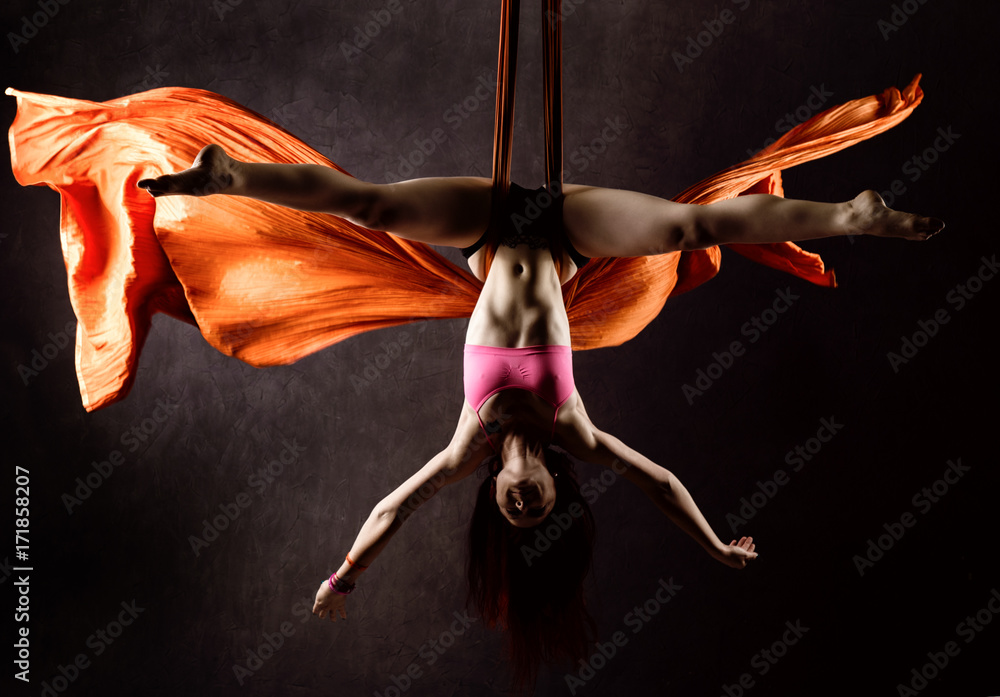 Beautiful sexy dancer on aerial silk, graceful contortion, acrobat performs  a trick on a ribbons foto de Stock | Adobe Stock