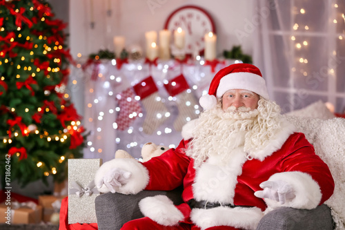 Authentic Santa Claus sitti...