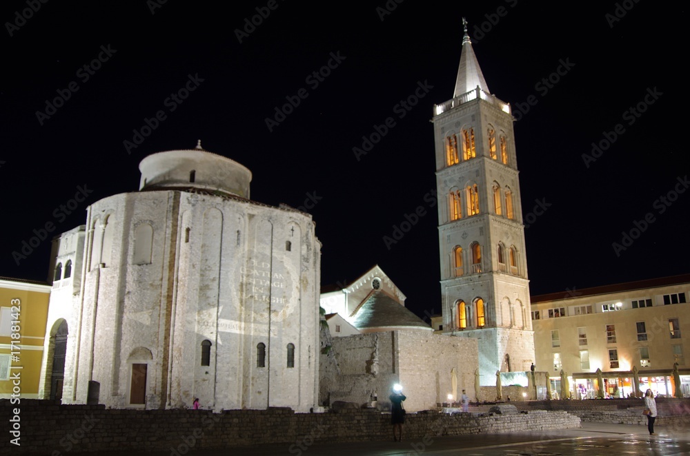 Obraz premium Saint Donat Church by Night