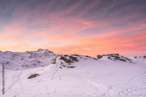 Un lever de soleil sur les alpes française