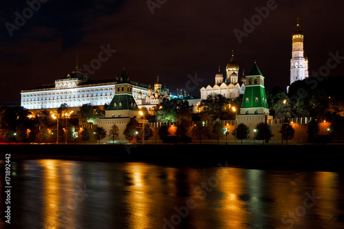 Road traffic and Kremlin night view © prescott09