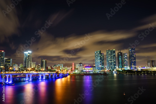 Miami city skyline panorama at dusk with urban skyscrapers and bridge over sea with reflection © Hladchenko Viktor