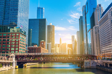 Fotobehang Chicago Chicago skyline boven de rivier  © maksymowicz
