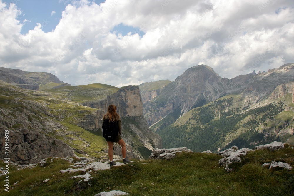 Naklejka premium Wędrówki po Dolomitach
