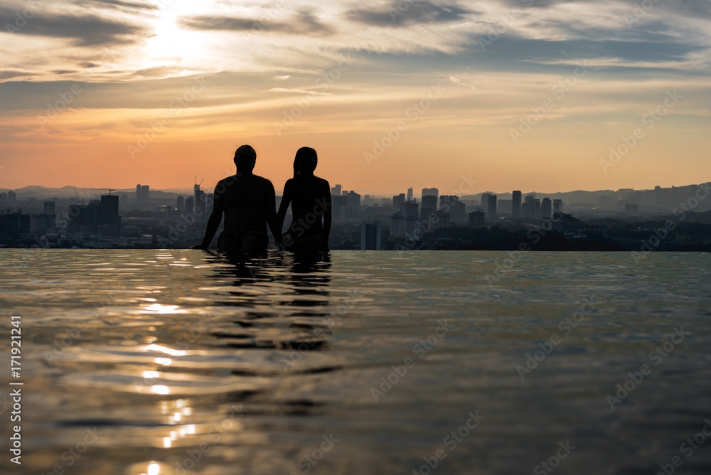 Fototapeta premium Sitting on the edge of an infinity pool looking at the panoramic view