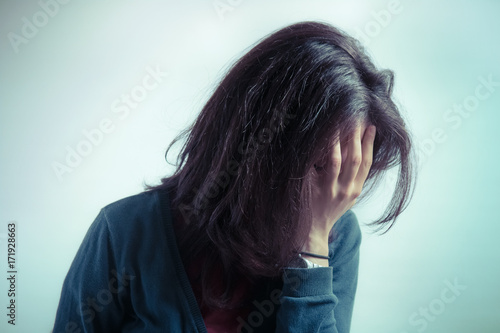 Fotografi desperate girl covers her face, raped young woman dramatic effect