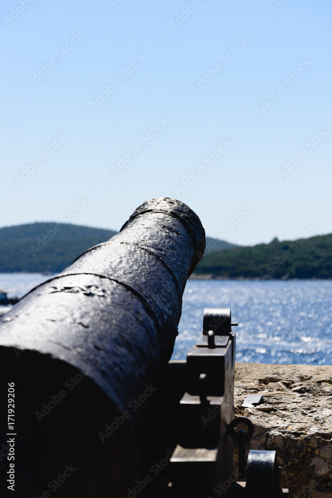 Antike Kanone am Hafen