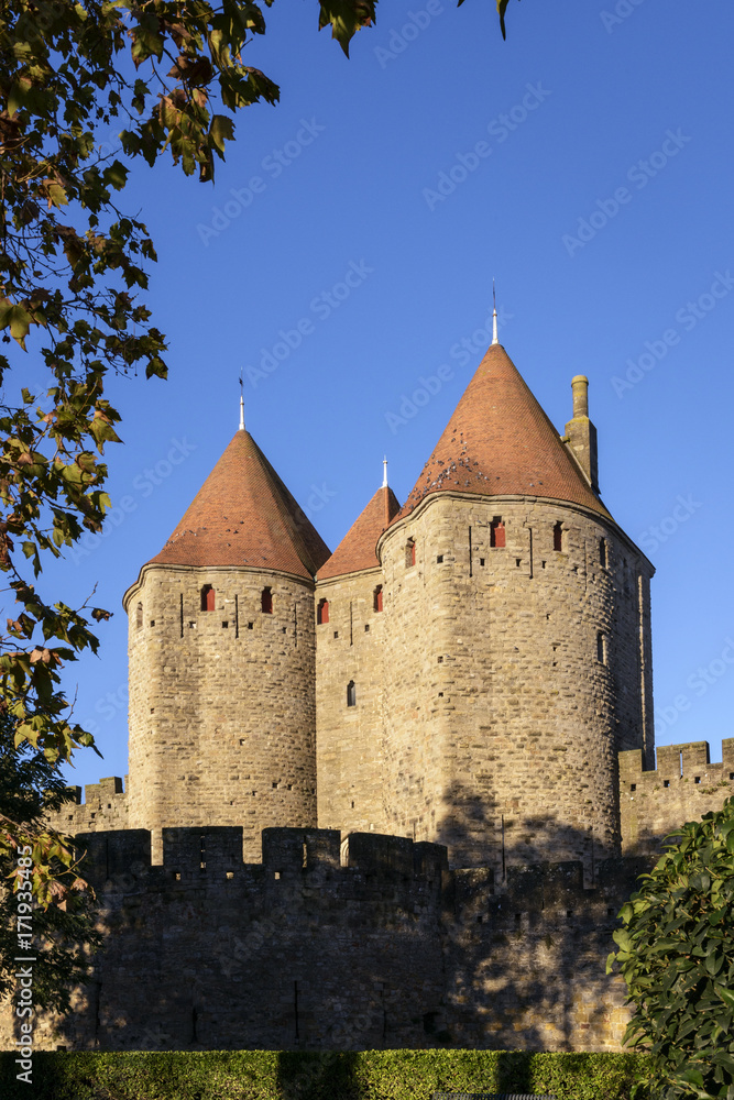 Torres en la ciudad vieja de Carcassonne. Languedoc. Francia