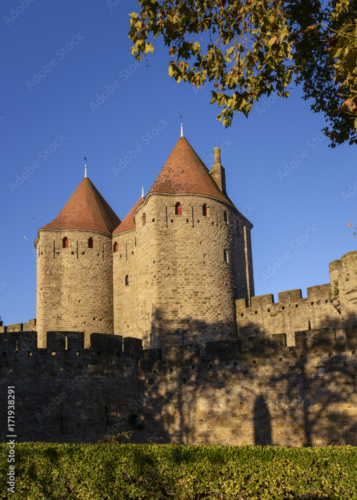 Torres en la ciudad vieja de Carcassonne. Languedoc. Francia