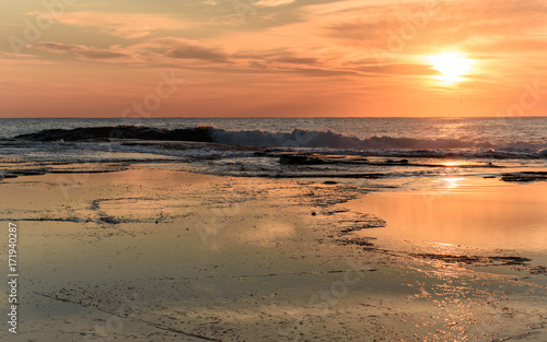 Fototapeta Naklejka Na Ścianę i Meble -  Rocky Sunrise Seascape