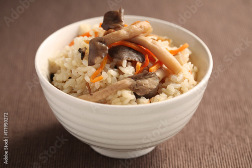 シメジときのこの炊き込みご飯