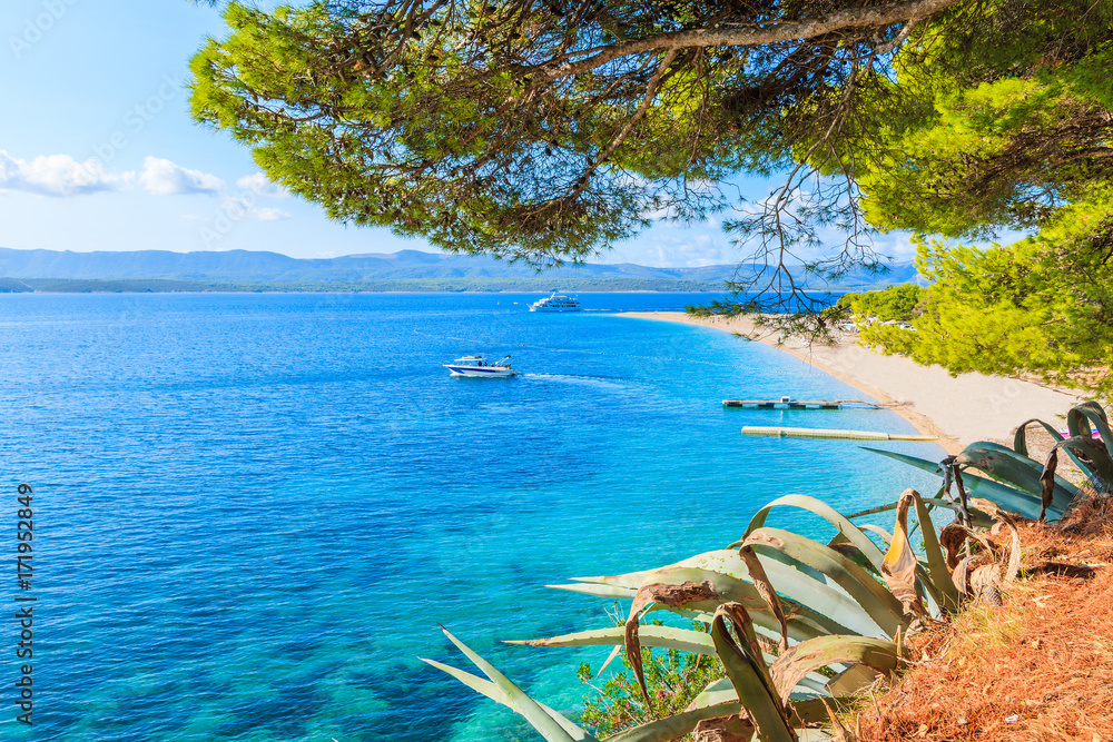 Obraz premium View of famous golden horn beach at Bol on Brac island of Croatia in summertime