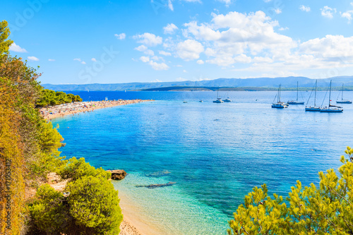 Fototapeta Naklejka Na Ścianę i Meble -  View of Zlatni Rat beach (Golden Horn) with beautiful sea water, most famous beach of Adriatic Sea, Brac island, Croatia