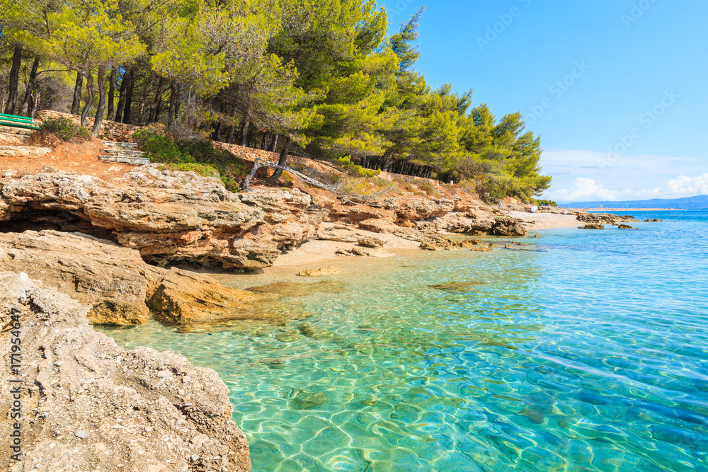 Fototapeta premium Beautiful turquoise sea water on small beach on coast of Brac island near Bol town, Croatia