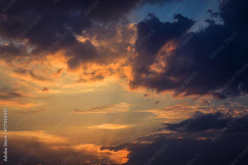 Obraz premium Sky and clouds at sunset as background