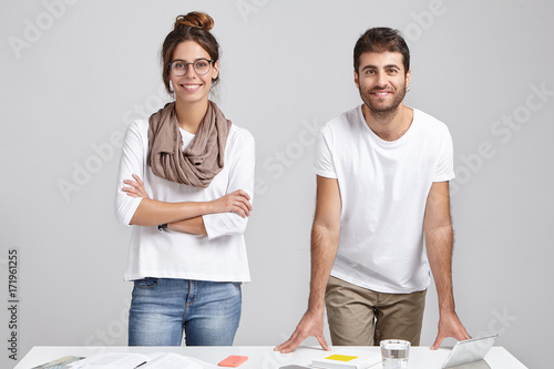 Fotografi Cooperating and working in team