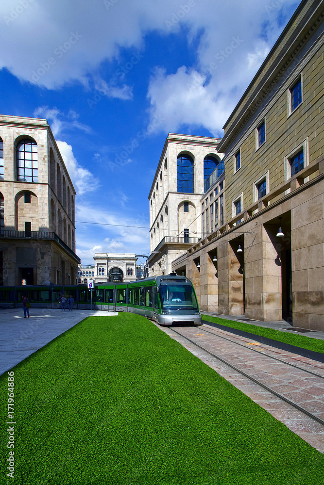 Milano con Tram e Palazzo dell'Arengario con Galleria Vittorio Emanuele Lombardia Italia Europa Italy