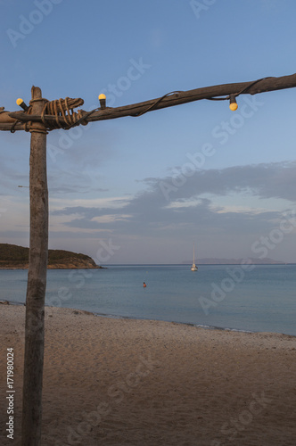 Corsica, 28/08/2017: barche a vela al tramonto sulla spiaggia di Tamarone, una delle più famose e selvagge del Cap Corse