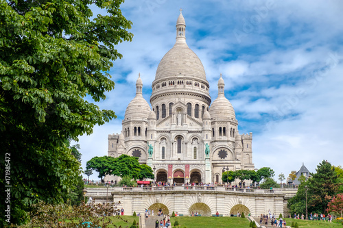 The Basilica of the Sacre Coeur in Montmartre, Paris © kmiragaya