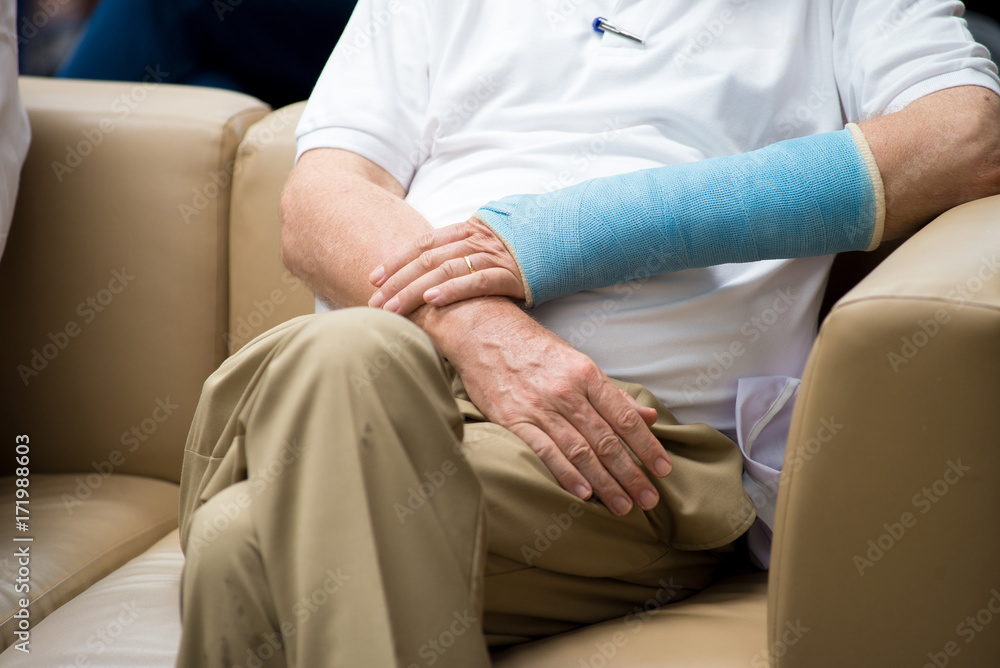 old man got arm splinters waiting doctor in hospital old man got arm splinters waiting doctor in hospital