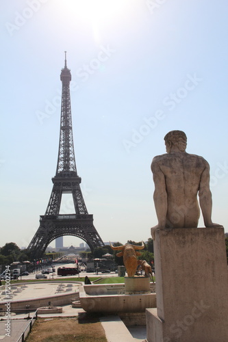 Male Statue facing Eiffel Tower viewed from Palais de Chaillot © Photos by E Benz 