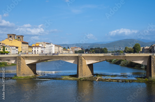 The bridges over River Arno in Florence © 4kclips