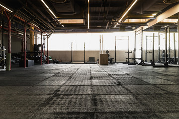 Fotobehang Fitness Silhouet van sporter in studio  © brize99