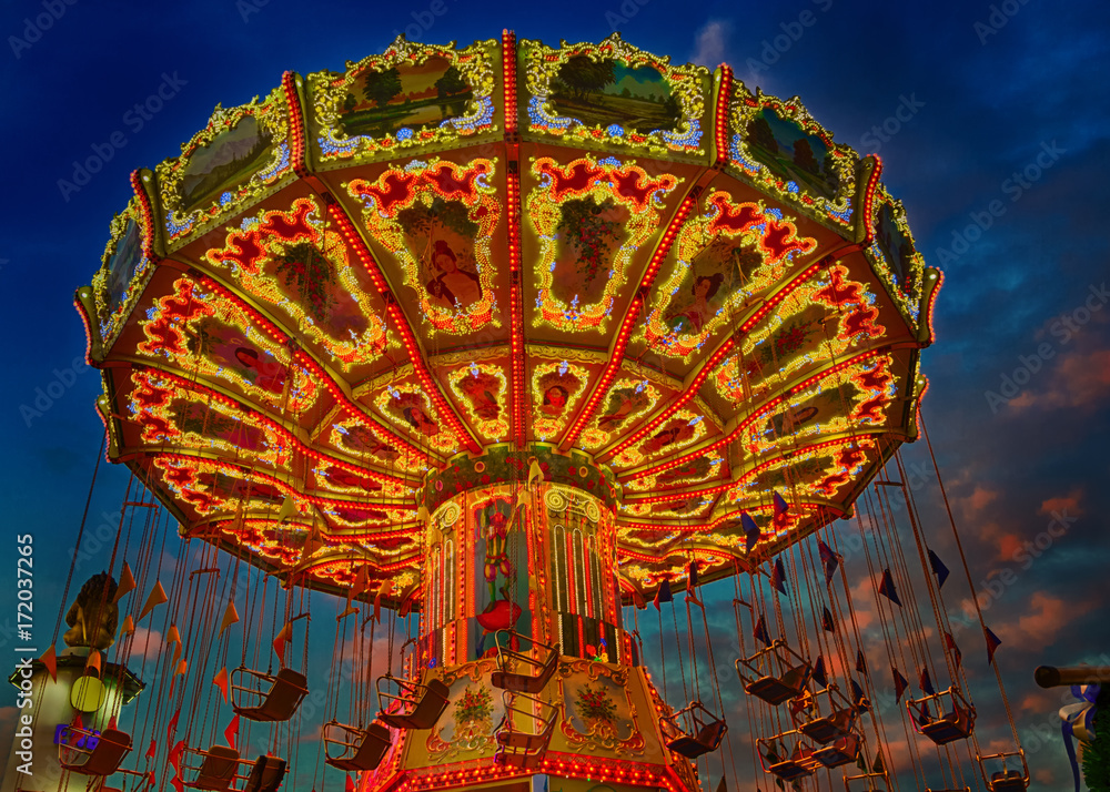 Φωτογραφία Oktoberfest,wiesn,fahrgeschäft, fahrgeschäfte ,kettenkarussell bei nacht