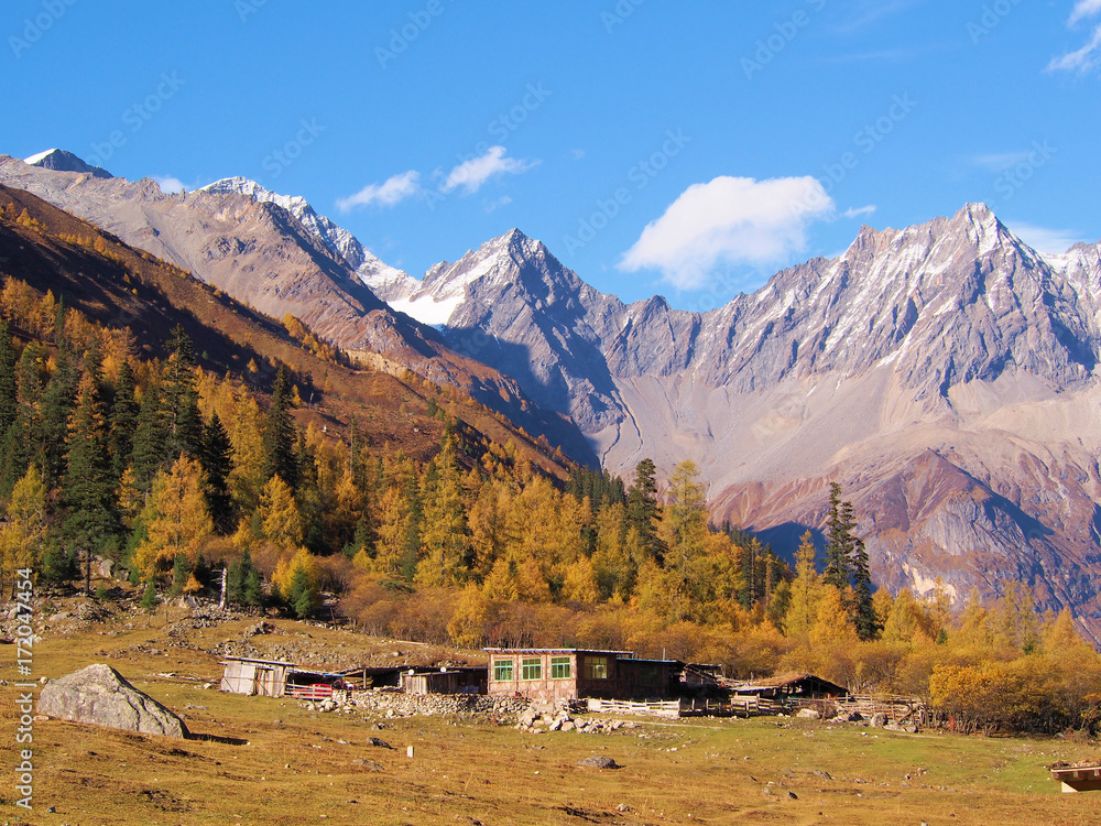 Four Sister Mountain in Rilong Town, Sichuan, Near Jiuzhaigou National Park Four Sister Mountain in Rilong Town, Sichuan, Near Jiuzhaigou National Park