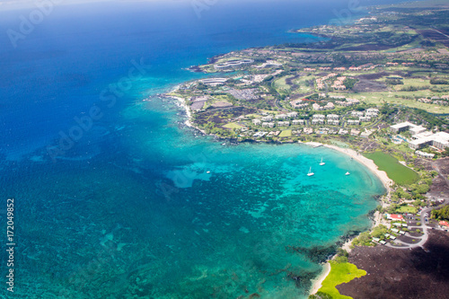 Luftaufnahme des Luxushotels Waikoloa Beach Marriott Resort an der Westküste von Big Island, Hawaii, USA.