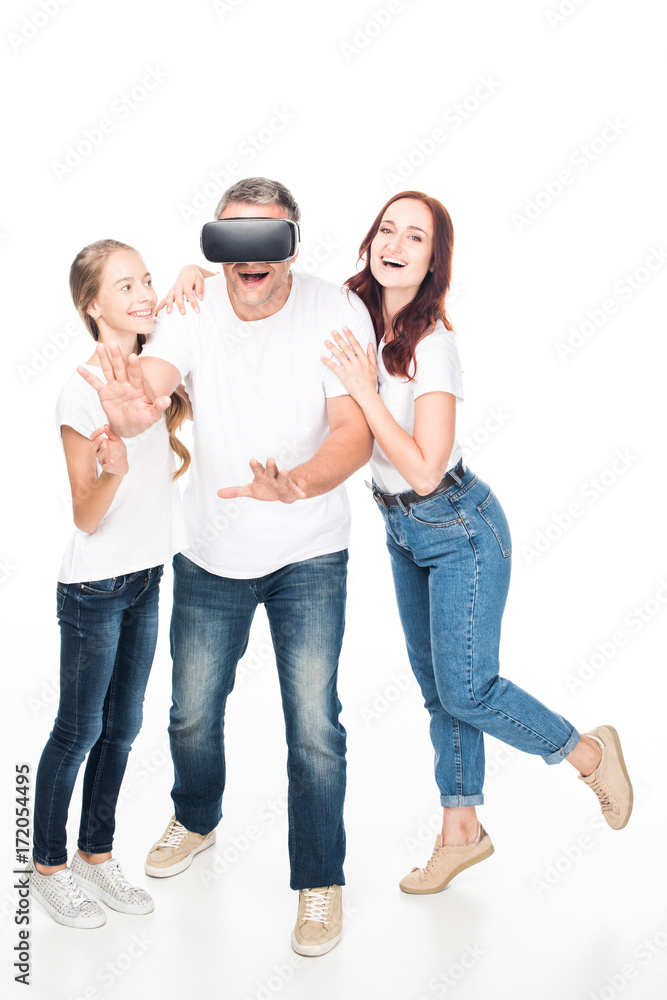 Obraz premium family using vr headset