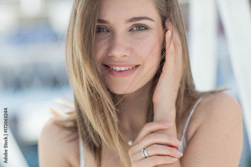 Naklejka premium Beautiful woman 