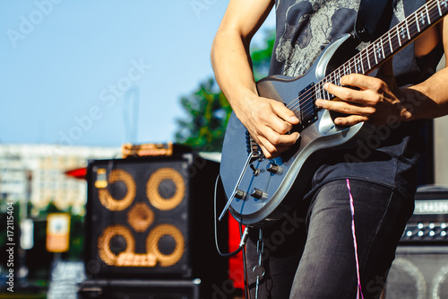 the guitarist plays on the street