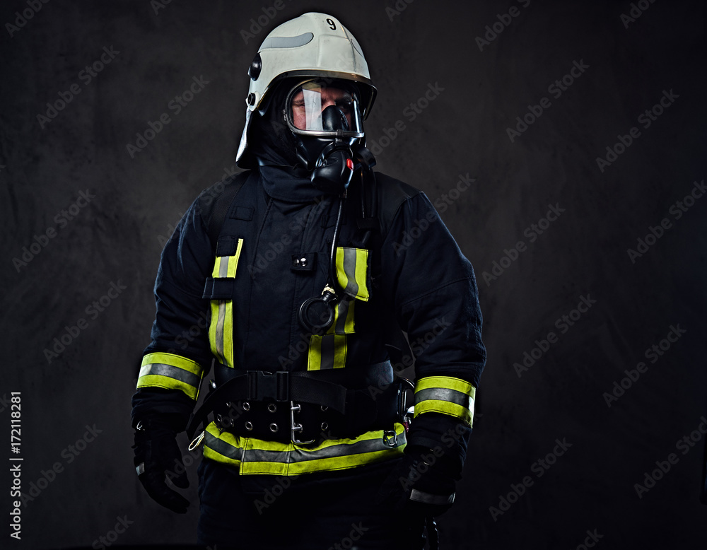 Fototapeta premium Firefighter dressed in uniform and an oxygen mask.
