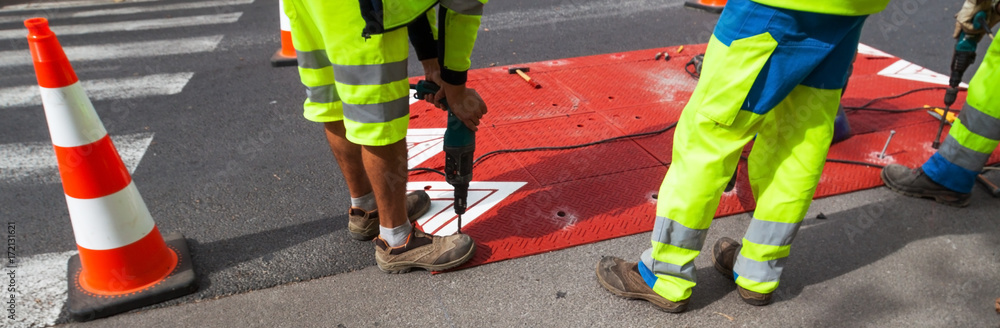 Fototapeta premium pose d'un ralentisseur