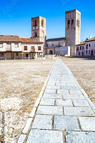 Plaza Mayor de la villa medieval de Arévalo con la iglesia de San Martín al fondo, Ávila , España photo