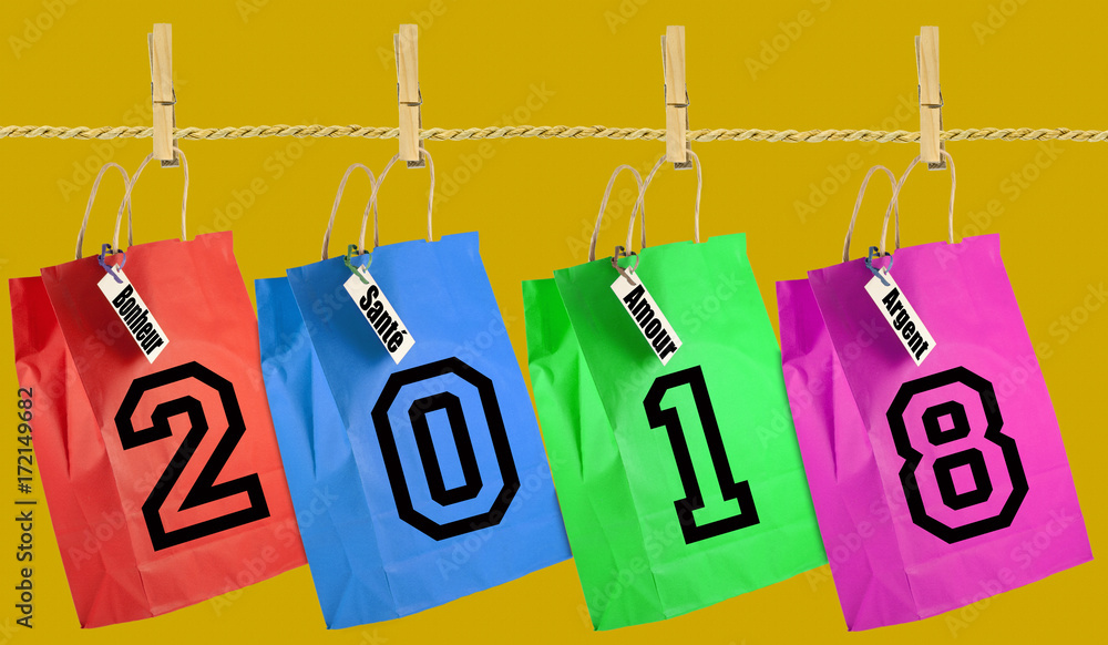 2018, sacs cadeaux sur corde à linge, fond doré 2018, sacs cadeaux sur corde à linge, fond doré