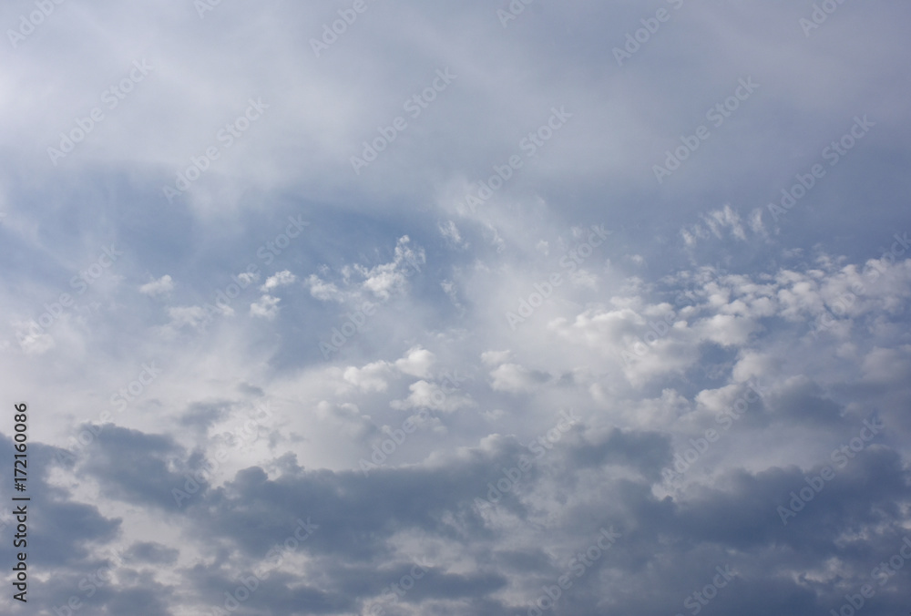 青空と雲「空想・雲のモンスター（無数のモンスターが動いているイメージ）」さすらう、大群などのイメージ
