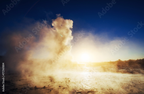 geysers in Iceland. Fantastic kolory.Turysty watch the beauty of the world © standret