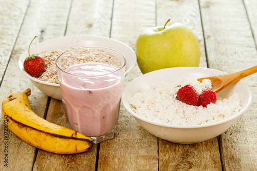 Quadro su tela Healthy breakfast on wooden table