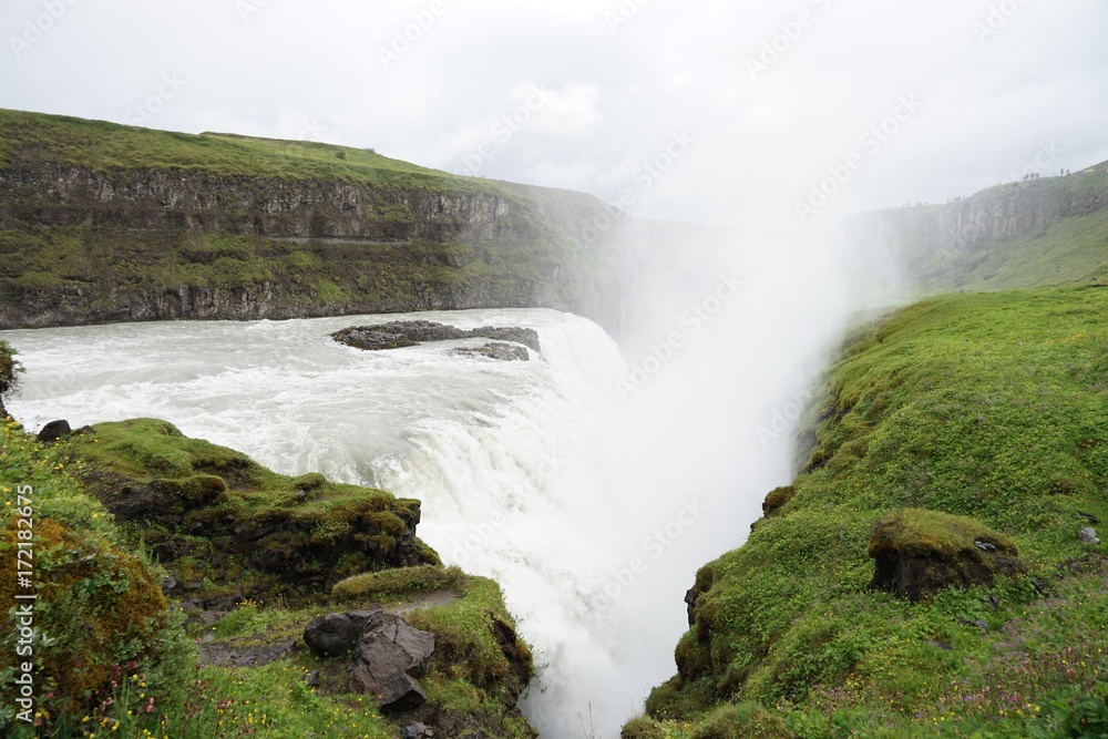 Landschaft in Islands Süd-Westen - Golden Circle: Wasserfall Gullfoss Landschaft in Islands Süd-Westen - Golden Circle: Wasserfall Gullfoss