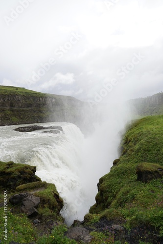 Landschaft in Islands Süd-Westen - Golden Circle: Wasserfall Gullfoss © tina7si