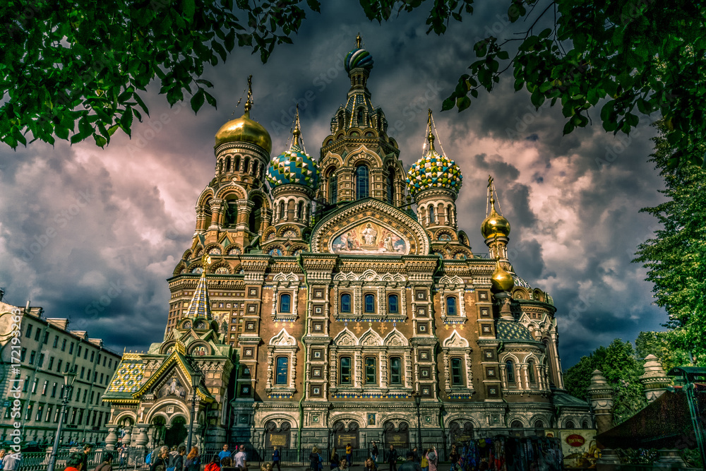 Obraz premium St Petersurg Cathedral on Stormy Day