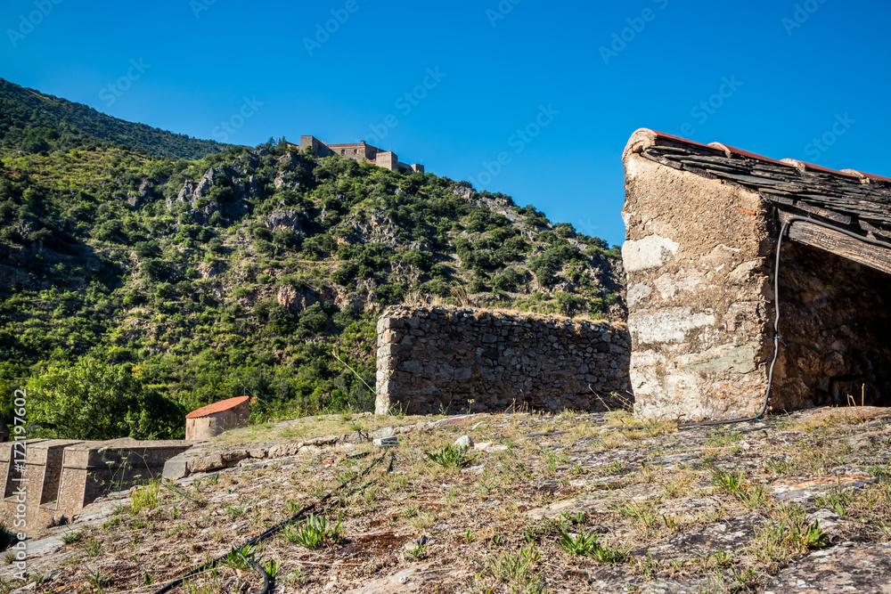 Promenade dans les remparts du village de Villefranche de Conflent Promenade dans les remparts du village de Villefranche de Conflent