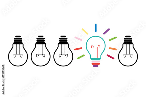 Glühbirne - Vektor Illustration - Idee, Ideen, Erleuchtung - schwarz/weiß, bunte Glühbirne mit Strahlen 